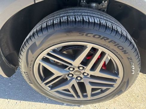 Used 2025 Ford Explorer ST-Line w/ ST-Line Street Pack image 12