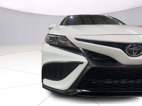 Used 2023 Toyota Camry SE w/ Convenience Package FWD image 12