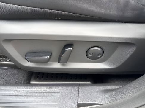 Used 2023 Nissan Rogue SV w/ SV Premium Package image 10