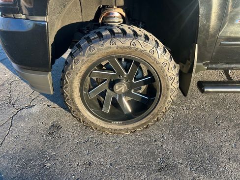 Used 2019 Chevrolet Silverado 1500 LT w/ All Star Edition image 27