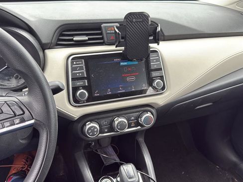 Used 2022 Nissan Versa SV image 10