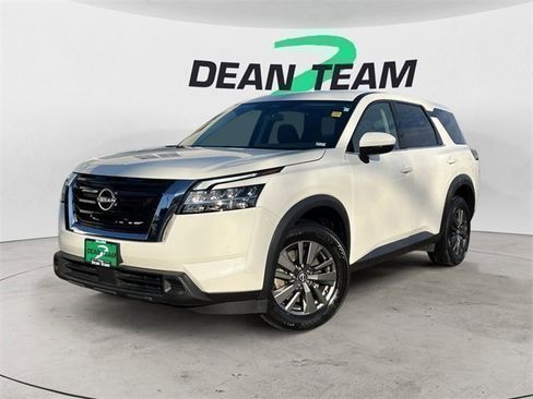 Used 2022 Nissan Pathfinder S w/ Cargo Package image 4