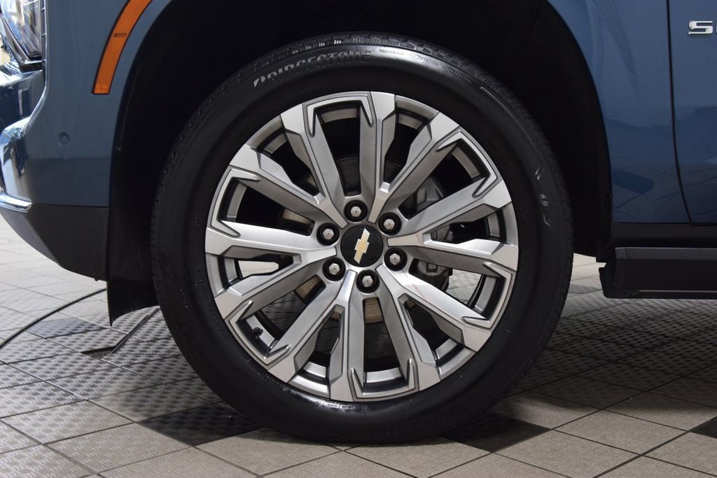 Used 2025 Chevrolet Suburban High Country AWD/4WD image 29