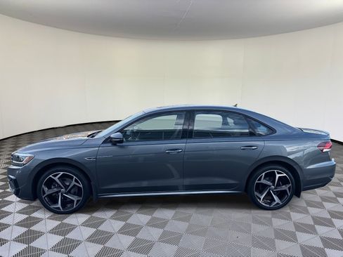 Certified 2022 Volkswagen Passat 2.0T R-Line image 7