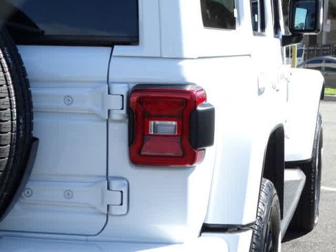 Used 2022 Jeep Wrangler Unlimited Sahara image 11