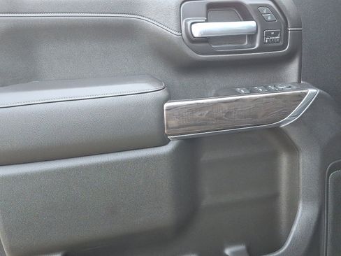 Used 2020 Chevrolet Silverado 2500 LTZ w/ LTZ Premium Package image 12