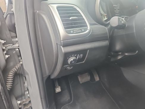 Used 2020 Jeep Grand Cherokee Altitude AWD/4WD image 15