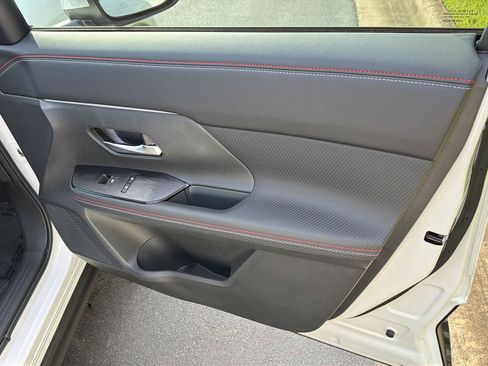 Used 2025 Nissan Kicks SR FWD image 13