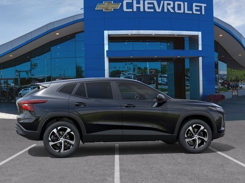 New 2026 Chevrolet Trax RS w/ Sunroof Package FWD image 32