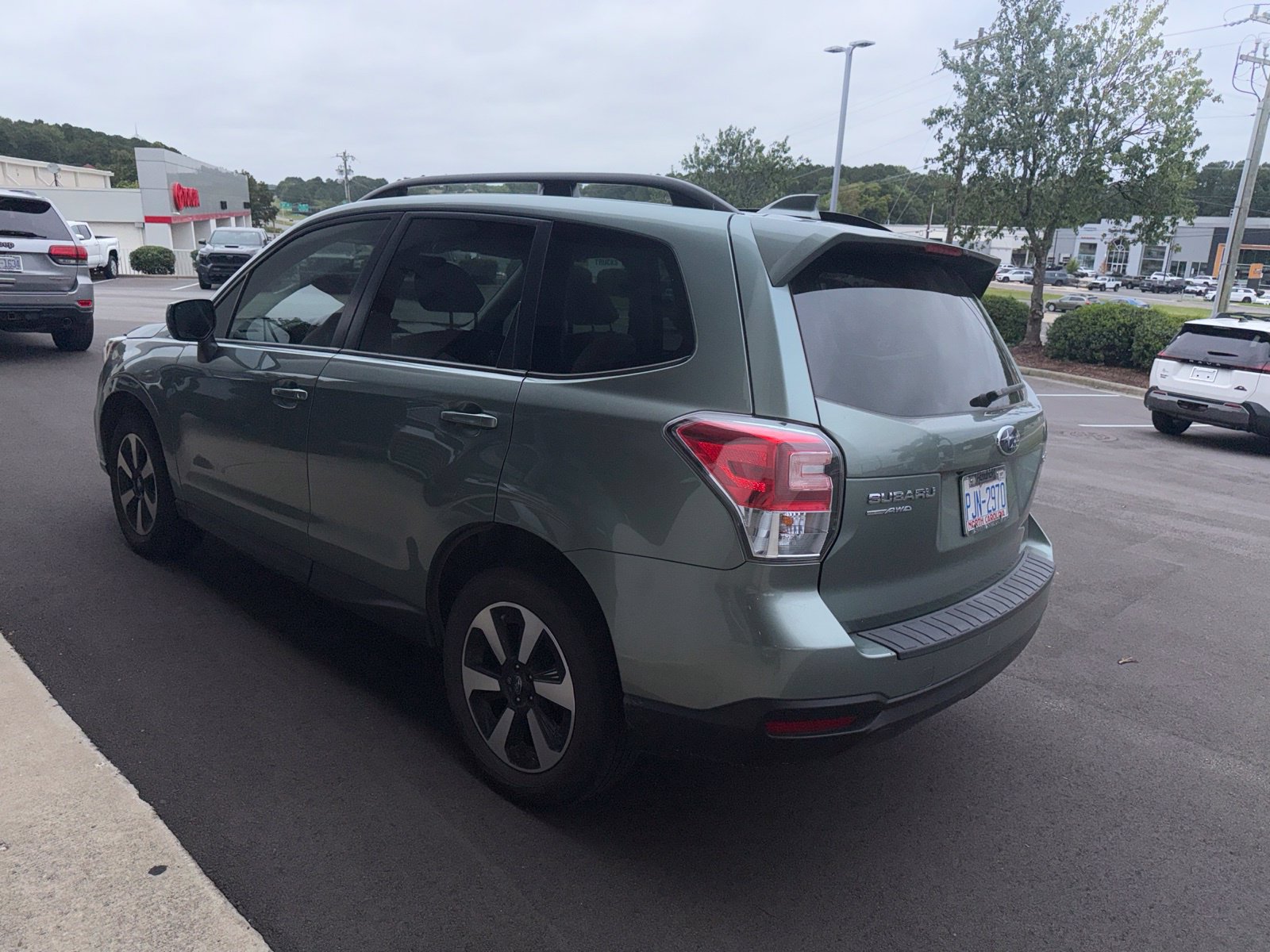 Used 2018 Subaru Forester 2.5i Premium w/ All-Weather Package AWD/4WD image 19