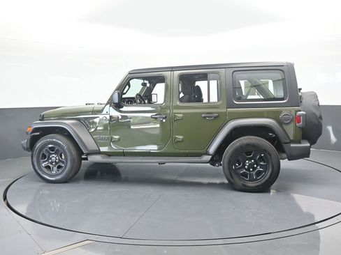 Used 2022 Jeep Wrangler Unlimited Sport image 3
