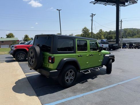 Used 2019 Jeep Wrangler Unlimited Sport S AWD/4WD image 3
