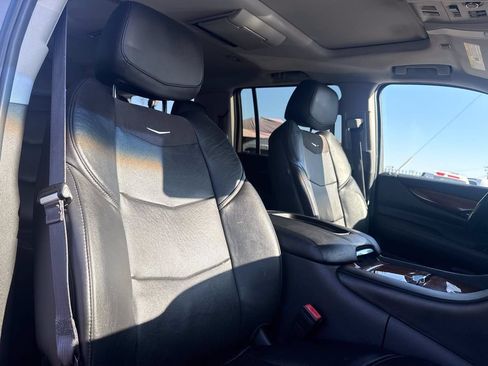 Used 2015 Cadillac Escalade ESV Luxury RWD image 33