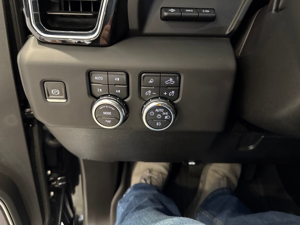 Used 2024 GMC Sierra 2500 Denali w/ Denali Reserve Package AWD/4WD image 34
