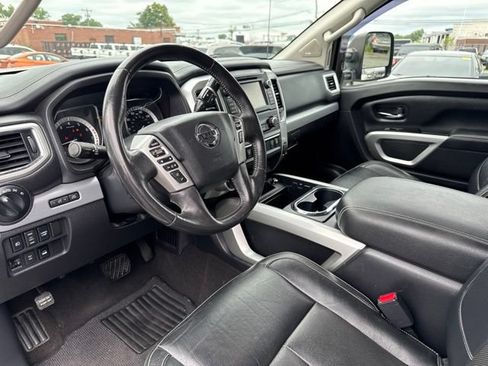 Used 2019 Nissan Titan PRO-4X w/ Pro-4x Convenience Package AWD/4WD image 8