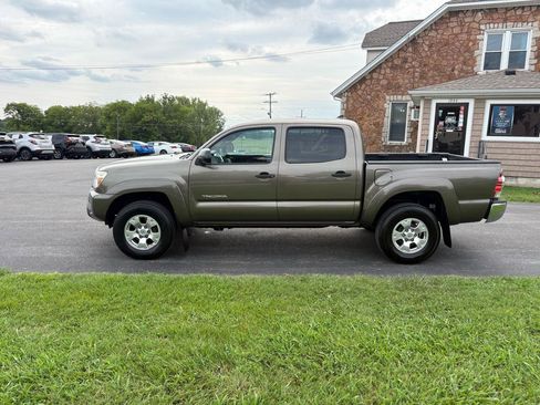 Used 2015 Toyota Tacoma 4x4 Double Cab w/ SR5 Package image 2