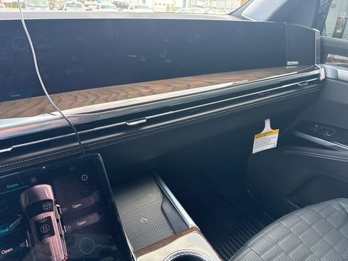 Used 2026 Cadillac Escalade Platinum Sport w/ LPO, ONYX Package image 14