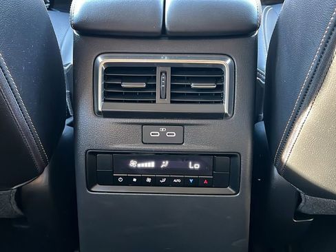 Certified 2025 MAZDA CX-70 Plug-In Hybrid w/ Premium Pkg AWD/4WD image 10