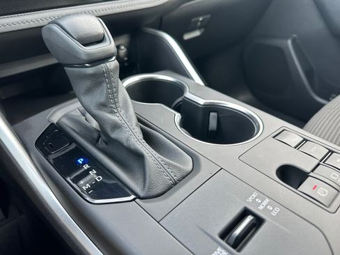 Used 2023 Toyota Highlander L FWD image 24