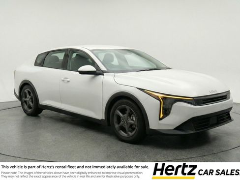 Used 2025 Kia K4 LXS image 1