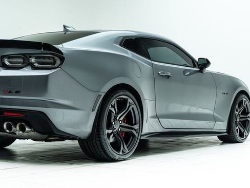 Used 2019 Chevrolet Camaro SS RWD image 13