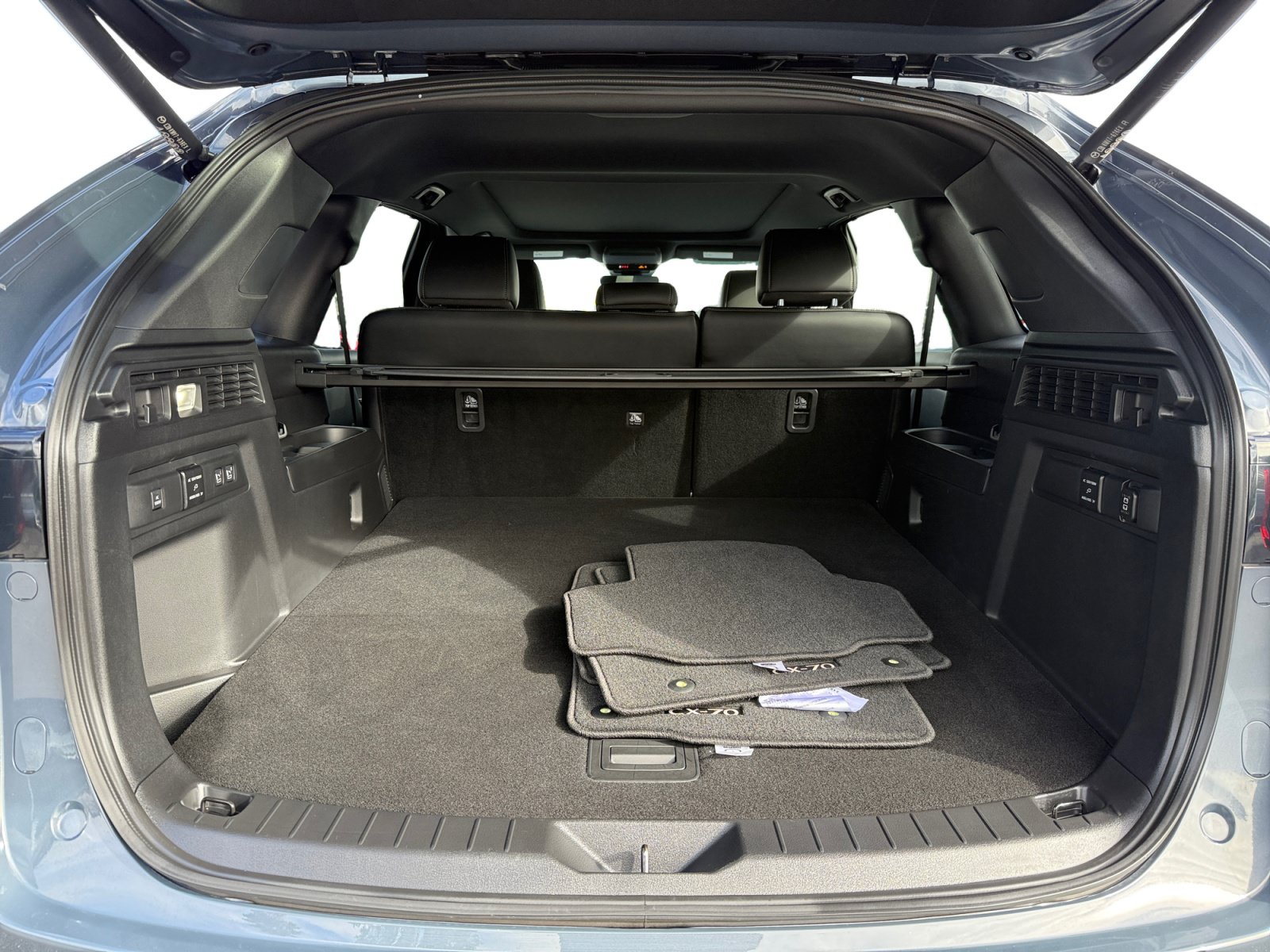 Certified 2025 MAZDA CX-70 Plug-In Hybrid w/ Premium Plus AWD/4WD image 17