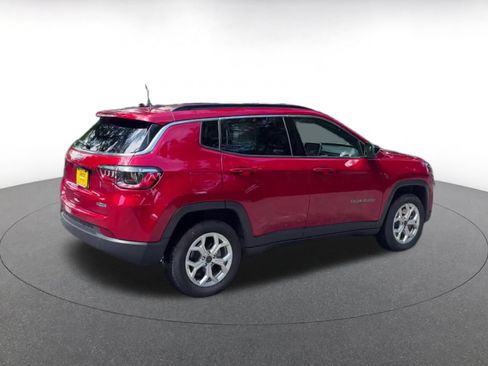 Used 2025 Jeep Compass Latitude AWD/4WD image 14