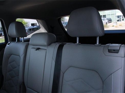 Certified 2025 Volkswagen Atlas SE image 21