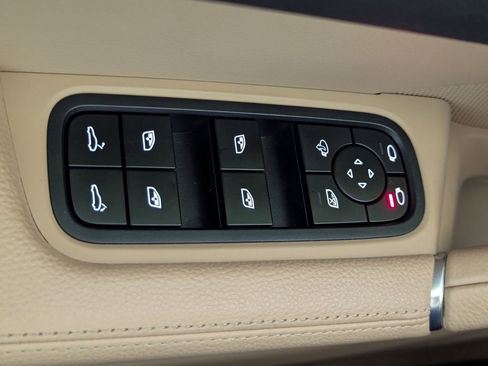 Used 2022 Porsche Cayenne AWD/4WD image 78