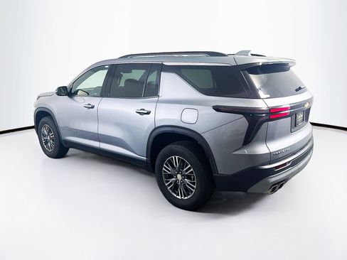 Used 2025 Chevrolet Traverse LT image 5