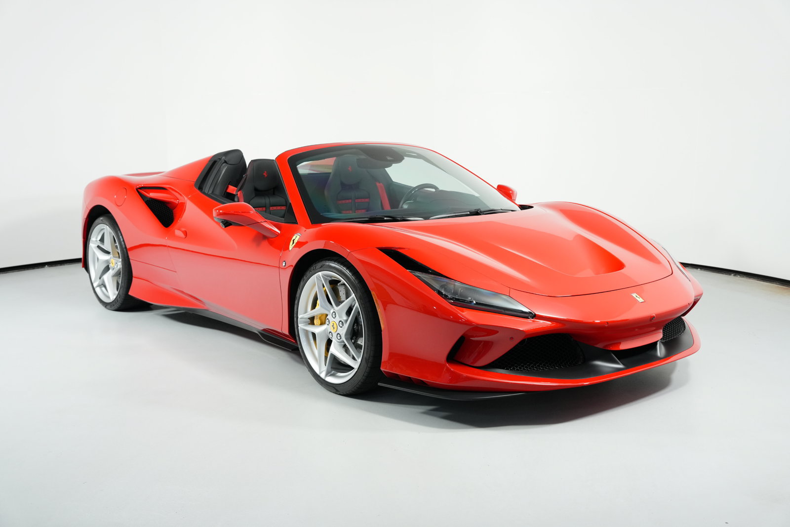 Certified 2022 Ferrari F8 Spider RWD image 1