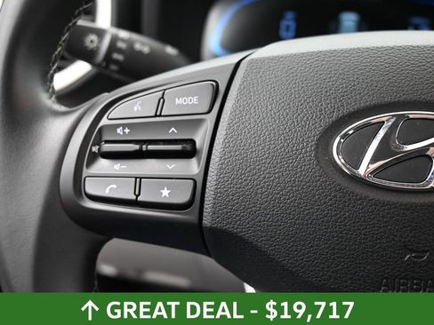 Used 2025 Hyundai Venue SEL FWD image 31