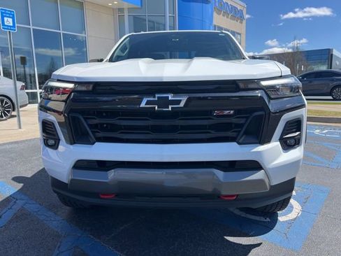 Used 2024 Chevrolet Colorado Z71 w/ Z71 Convenience Package 2 image 3
