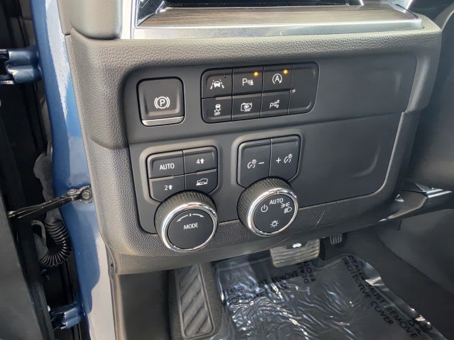 Used 2025 Chevrolet Suburban LS AWD/4WD image 6