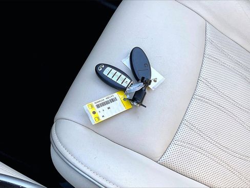 Used 2017 INFINITI QX60 Luxe w/ Deluxe Technology Package image 34