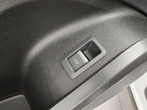 Used 2023 Audi Q5 2.0T Premium w/ Convenience Package image 12