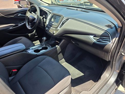 Used 2018 Chevrolet Malibu Hybrid FWD image 12