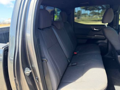 Used 2018 Toyota Tacoma TRD Sport RWD image 11