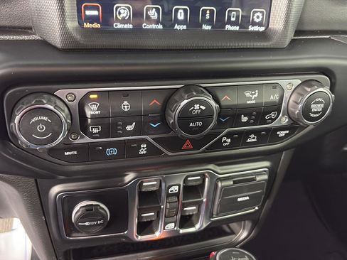 Used 2021 Jeep Wrangler Unlimited Sahara w/ Cold Weather Group image 36