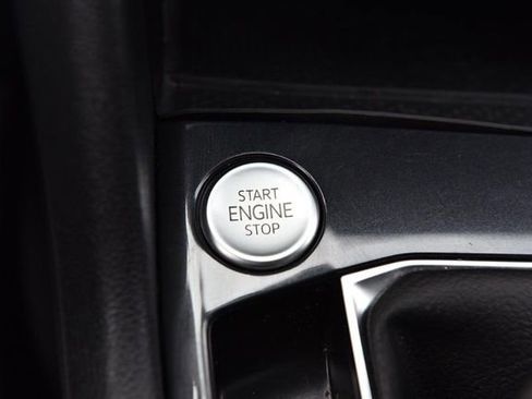 Certified 2024 Volkswagen Tiguan SE image 17