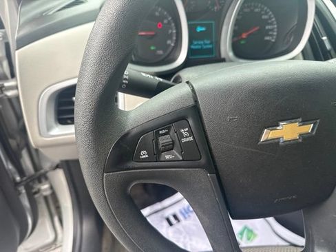 Used 2017 Chevrolet Equinox LS FWD image 16
