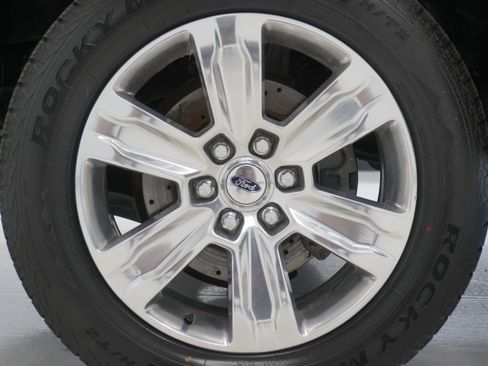 Used 2015 Ford F150 Platinum w/ Equipment Group 701A Luxury AWD/4WD image 37