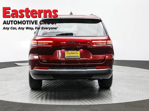 Used 2023 Jeep Grand Cherokee L Laredo image 6