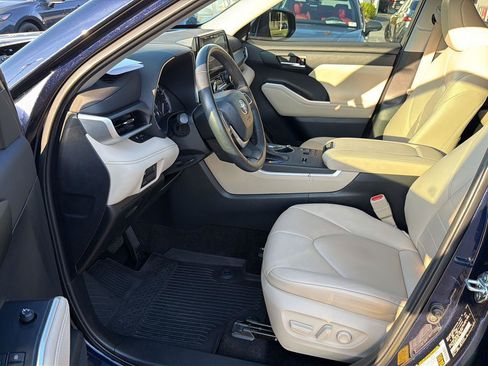 Used 2023 Toyota Highlander XLE FWD image 10