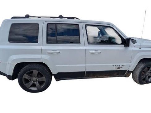 Used 2014 Jeep Patriot Latitude w/ Freedom Edition Package FWD image 7