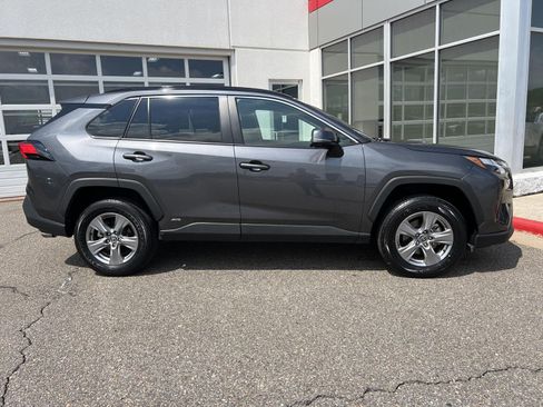Used 2025 Toyota RAV4 XLE AWD/4WD image 9
