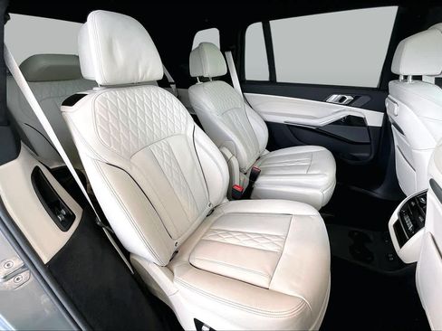 Used 2025 BMW X7 xDrive40i w/ M Sport Package AWD/4WD image 21