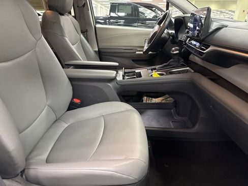 Used 2024 Toyota Sienna XLE image 11