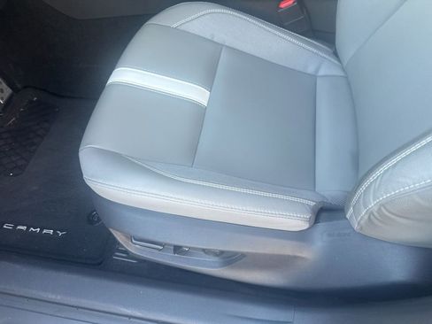 Used 2025 Toyota Camry SE FWD image 11