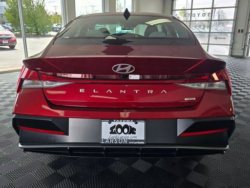 New 2025 Hyundai Elantra Limited image 5